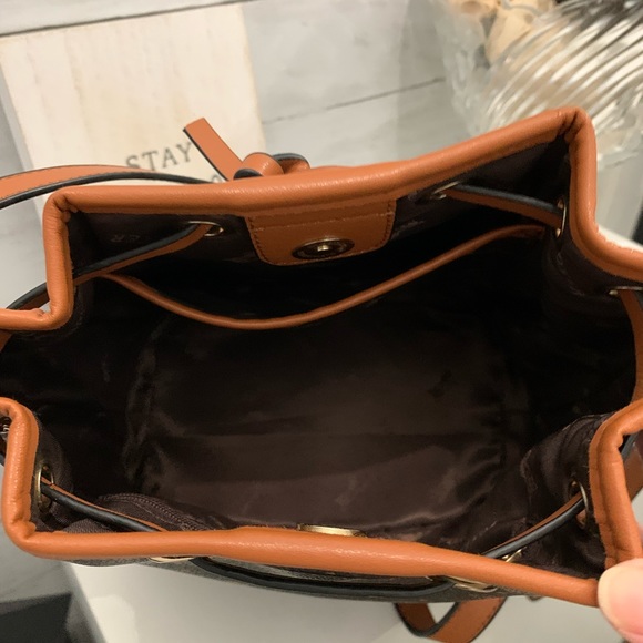 Foxer drawstring bucket bag excellent condition - Picture 4 of 4